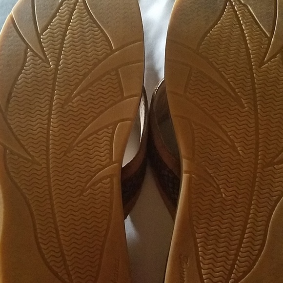 Tommy Bahama Mens Leather Flips - Picture 2 of 2